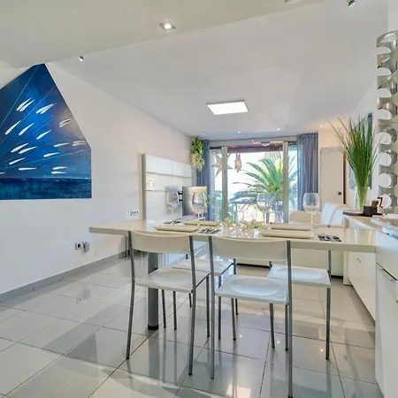 Oceanfront Balcony With 2Bed & 2Bath In Las Canteras Las Palmas de Gran Canaria